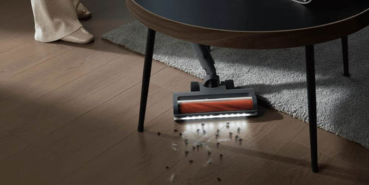 Odkurzanie pod stołem